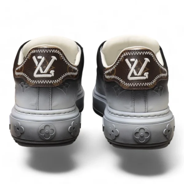 LOUIS VUITTON time out b&w
