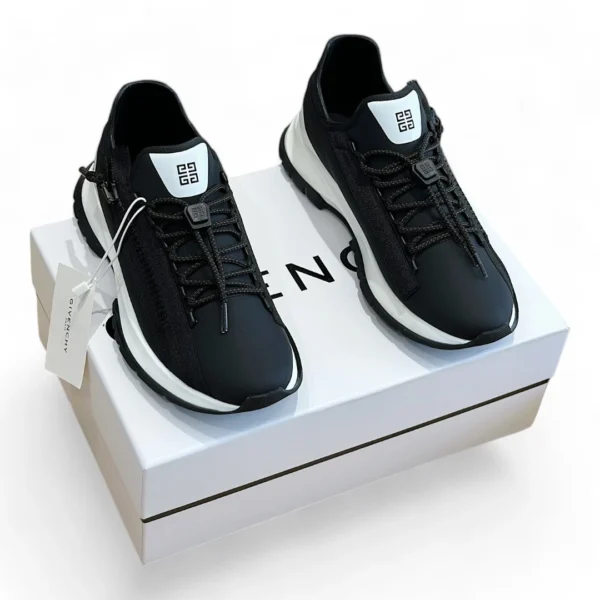 GIVENCHY spectre black&white