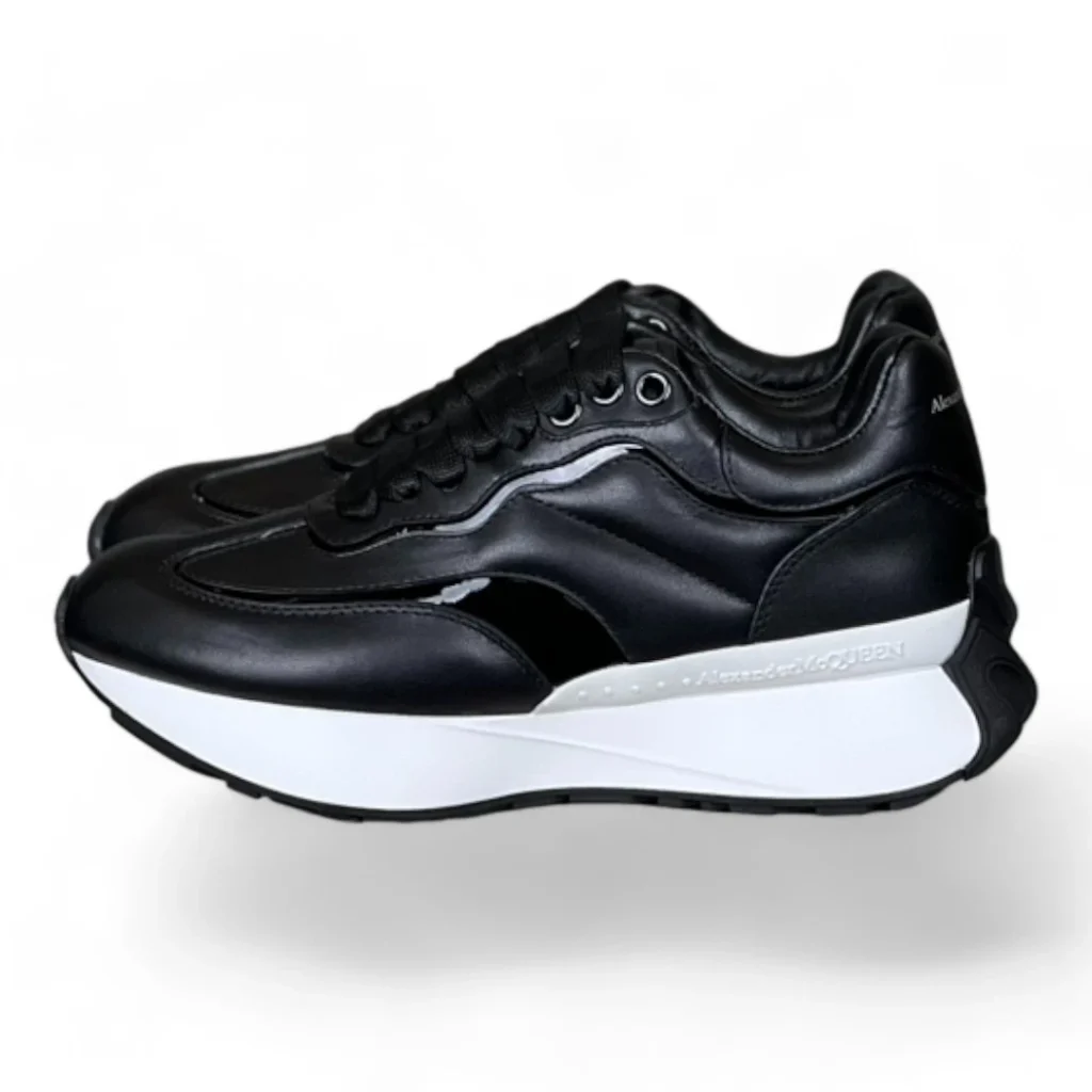 ALEXANDER MCQUEEN oversized runner black and white
