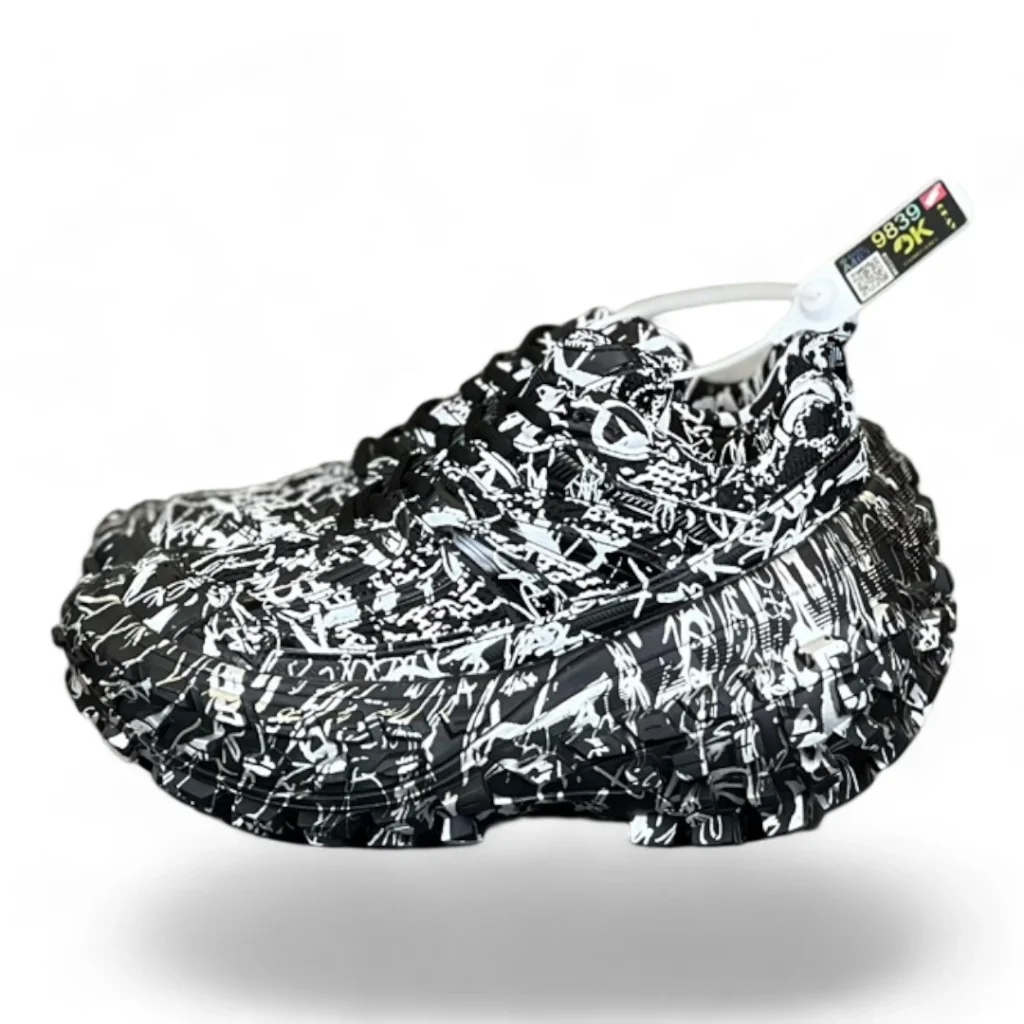 BALENCIAGA defender graffiti black&white