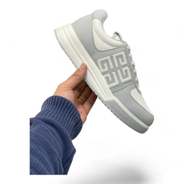 GIVENCHY city sport olive and white