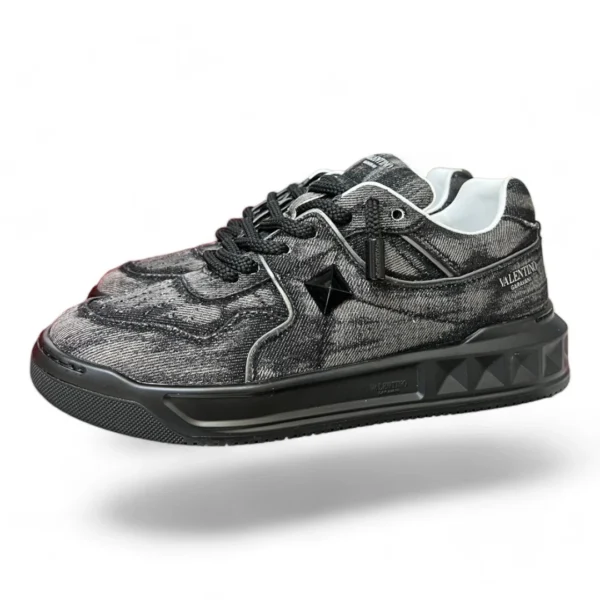VALENTINO garavani one stud black canvas