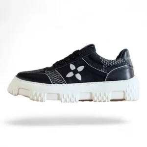 LOUIS VUITTON lv squad sneaker black and white