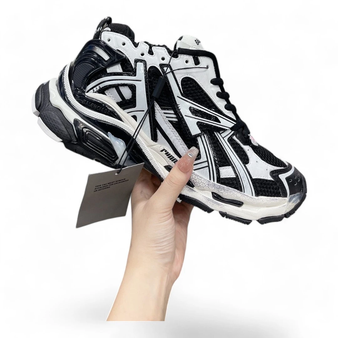 BALENCIAGA runner black and white