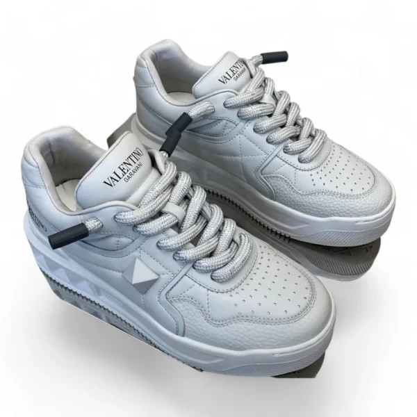 VALENTINO garavani open skate white
