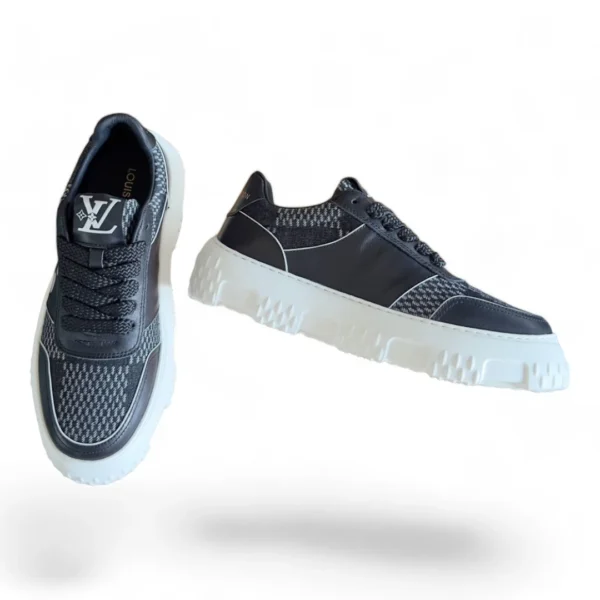 LOUIS VUITTON lv squad sneaker black and white