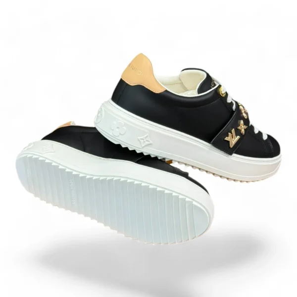 LOUIS VUITTON time out sneaker black and white