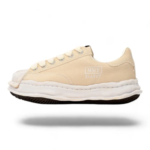 MMY blakey beige and white