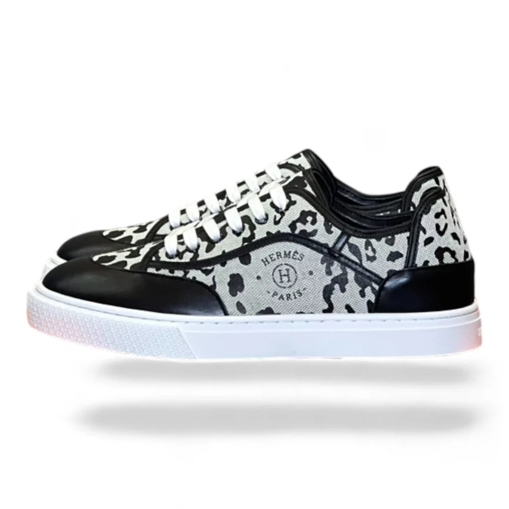 HERMÈS avant-garde black and white