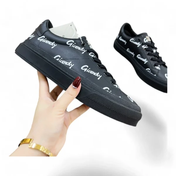 GIVENCHY city court black and white