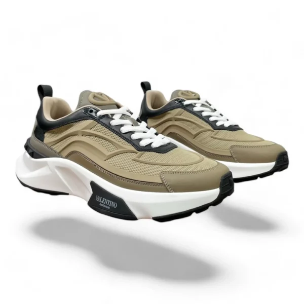 VALENTINO garavani climbers beige and black