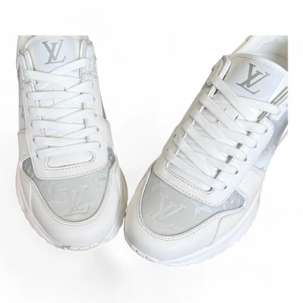 LOUIS VUITTON runaway pulse white