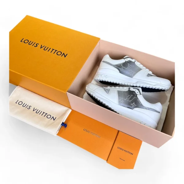 LOUIS VUITTON runaway pulse white and silver