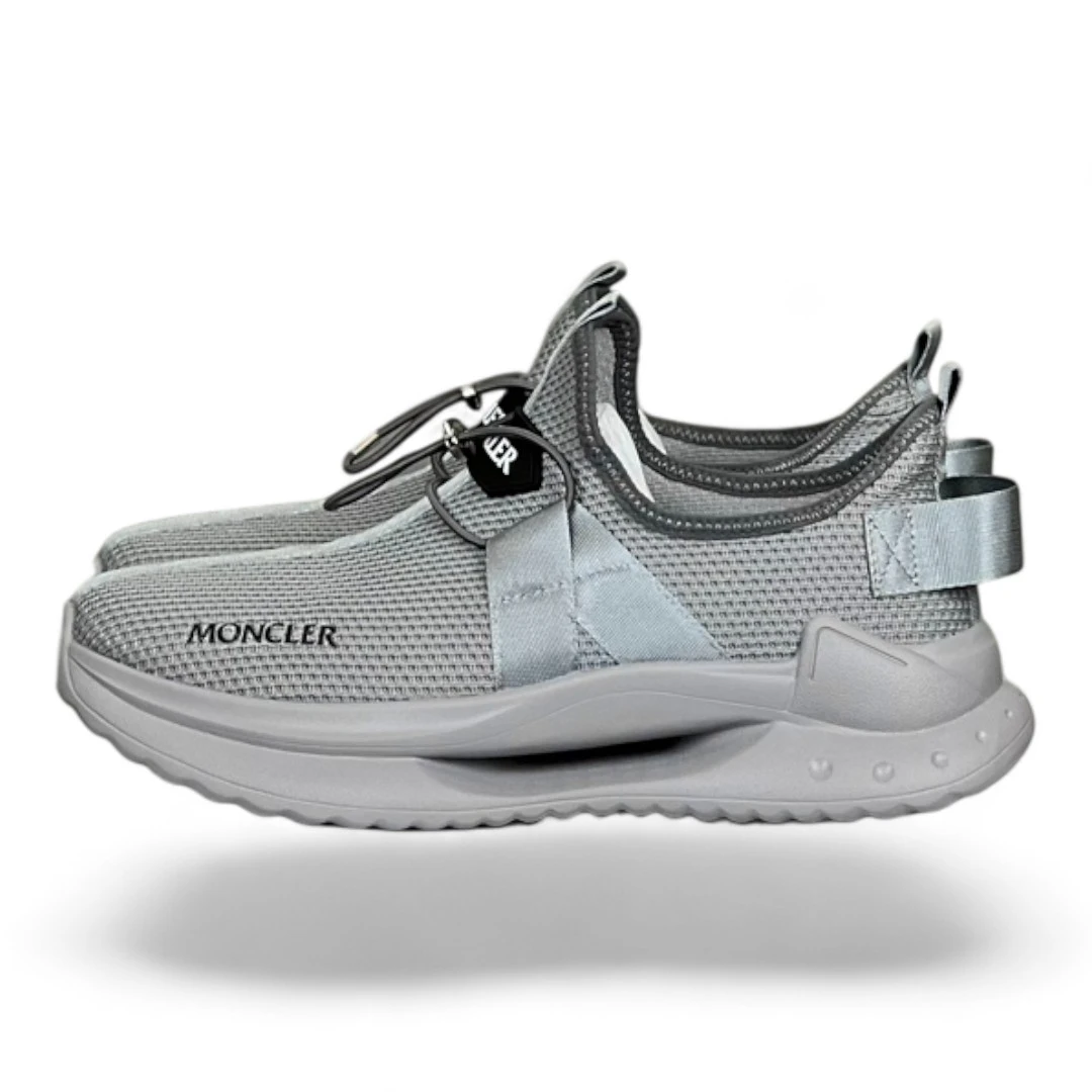MONCLER leave no trace slip-on black and white