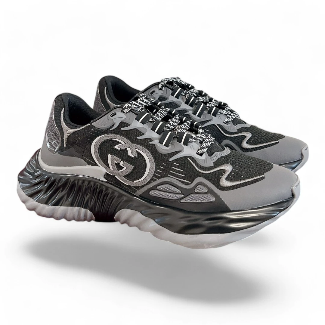 GUCCI gg embossed runner black and grey