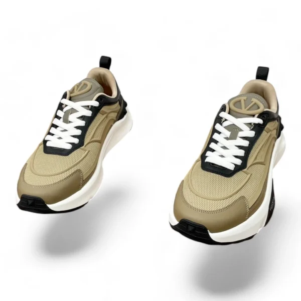VALENTINO garavani climbers beige and black