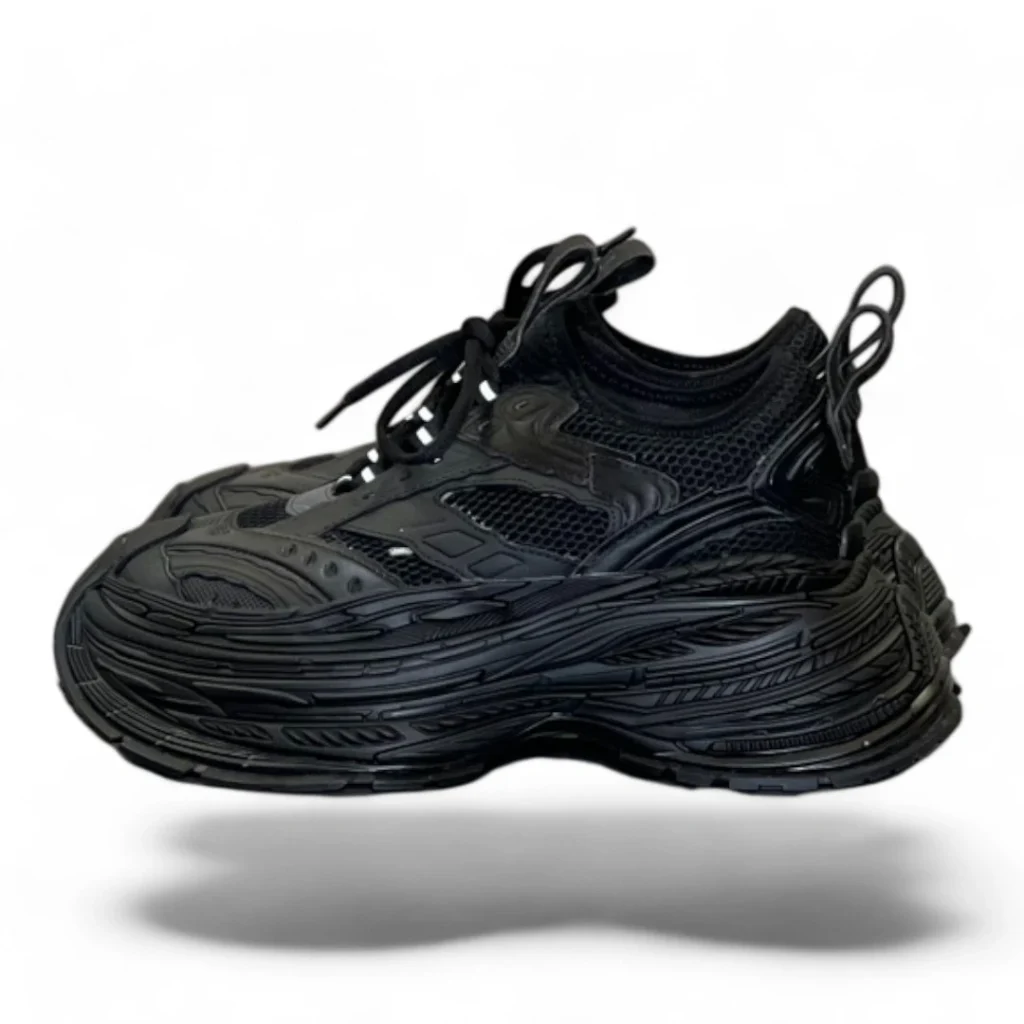 BALENCIAGA runner all black