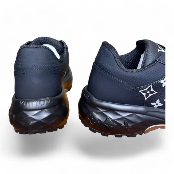 LOUIS VUITTON lv archlight black