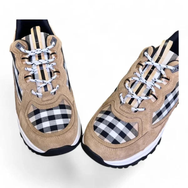 BURBERRY union beige and white