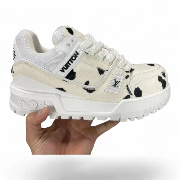 LOUIS VUITTON trainer white and black