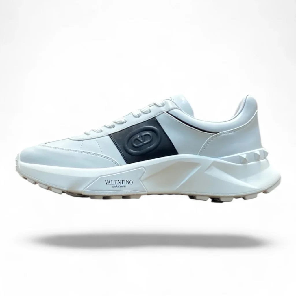 VALENTINO garavani one stud white and black