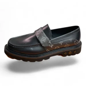 LOUIS VUITTON territory loafer black