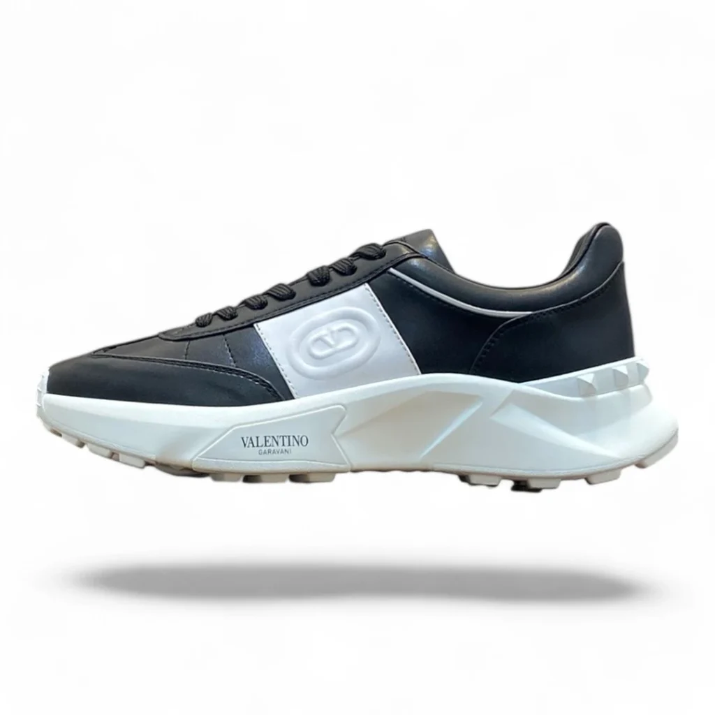VALENTINO garavani one stud black and white