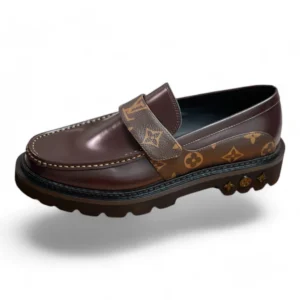 LOUIS VUITTON territory loafer brown