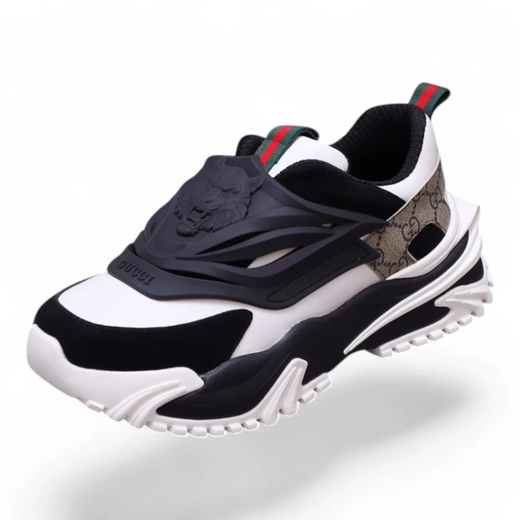GUCCI roar white and black