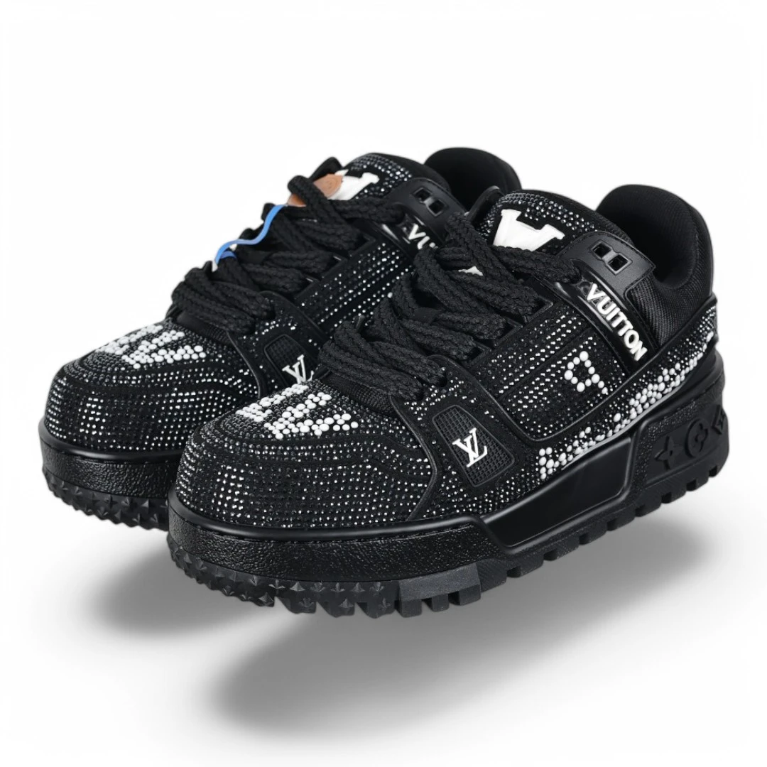 LOUIS VUITTON lv trainer maxi strass black and white