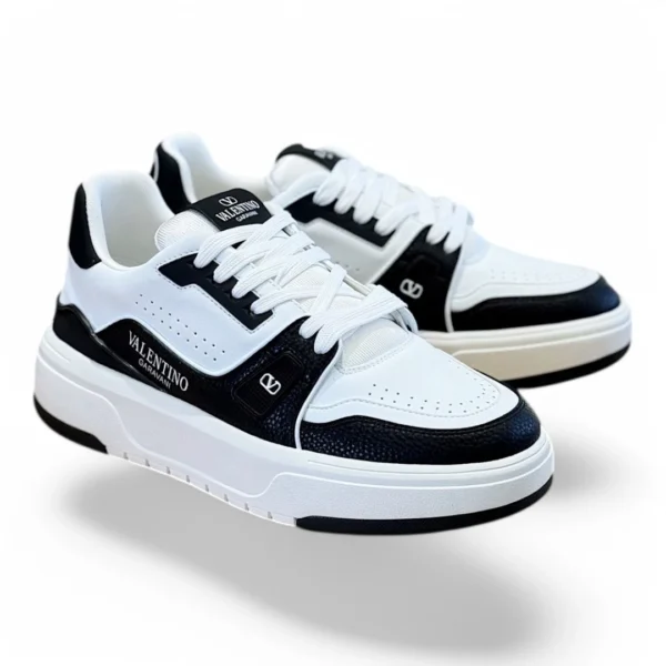 VALENTINO one stud white and black
