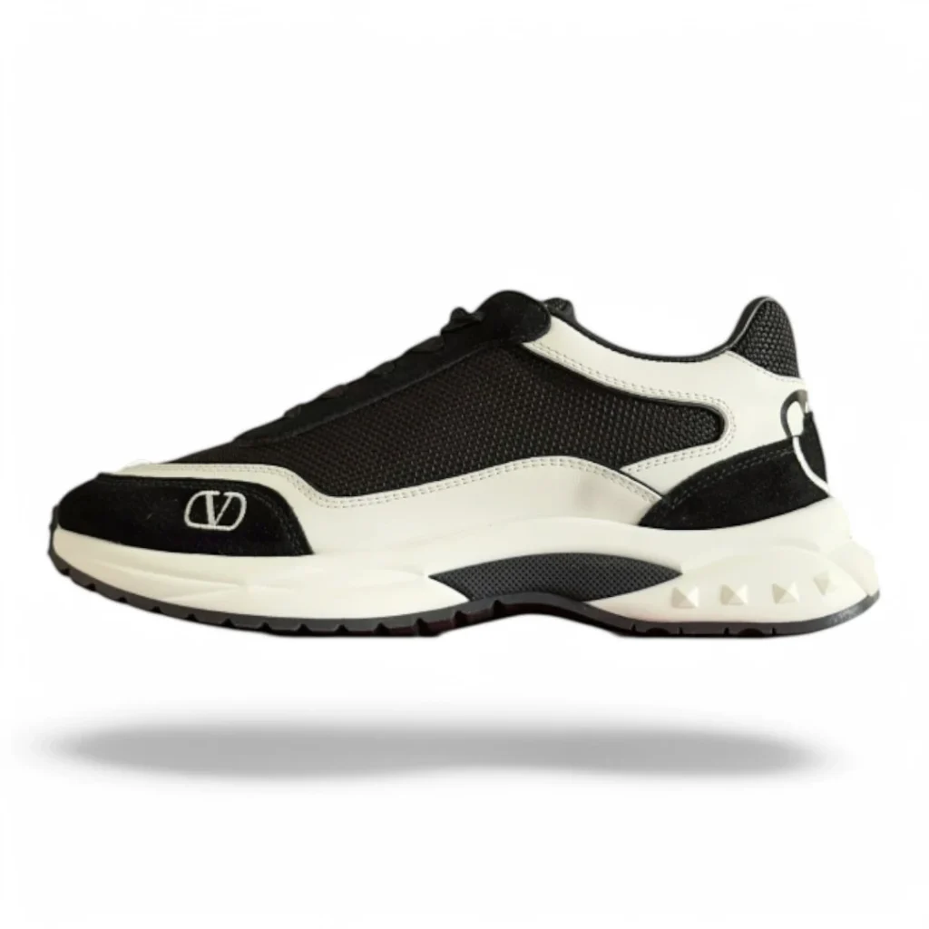 VALENTINO garavani bubbleback black and white
