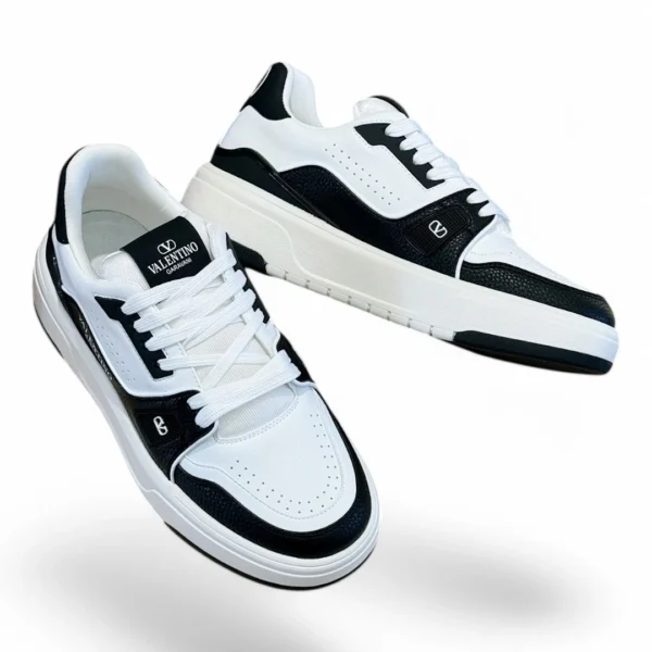 VALENTINO one stud white and black