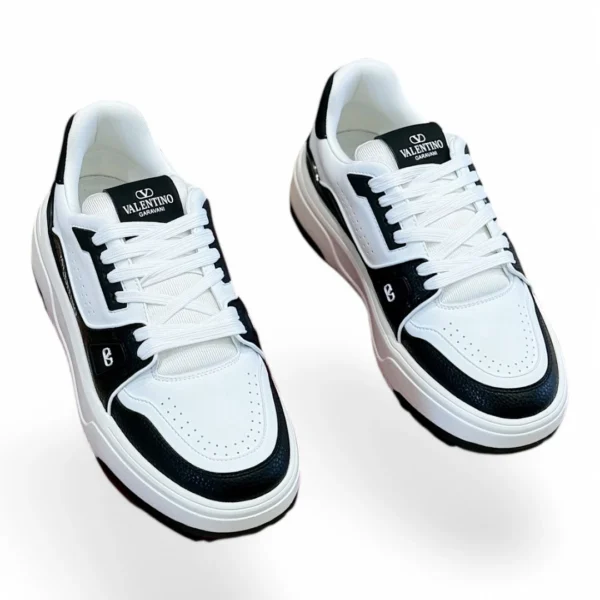 VALENTINO one stud white and black