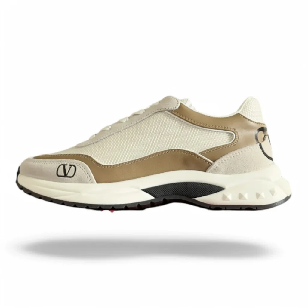 VALENTINO garavani bubbleback beige and white
