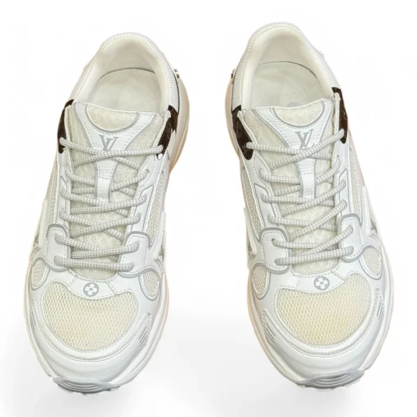 ⁦LOUIS VUITTON lv runner tatic white and monogram⁩ – תמונה ⁦3⁩