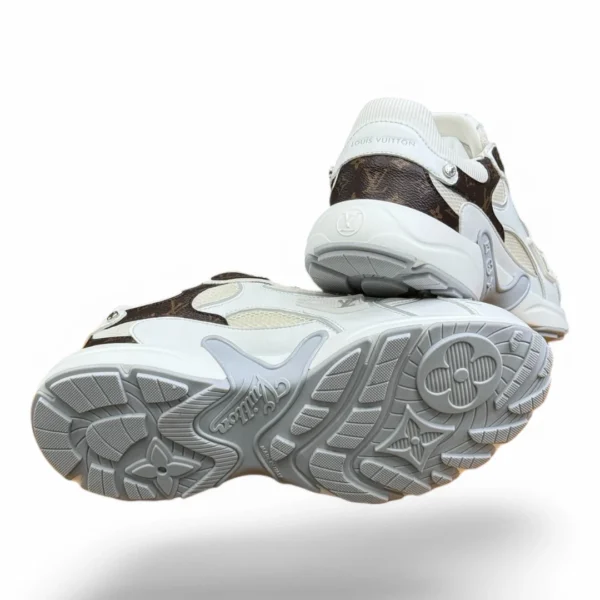 LOUIS VUITTON lv runner tatic white and monogram