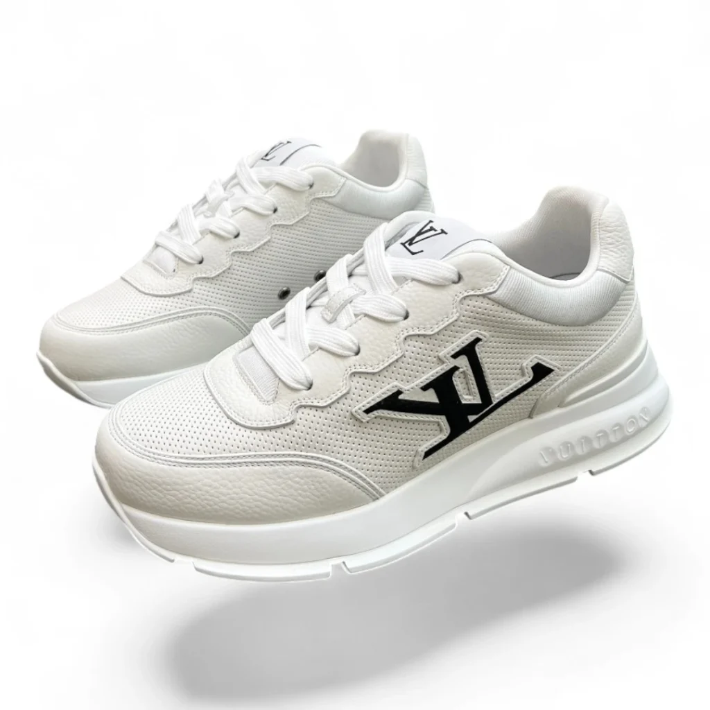 LOUIS VUITTON run away sneaker white and black